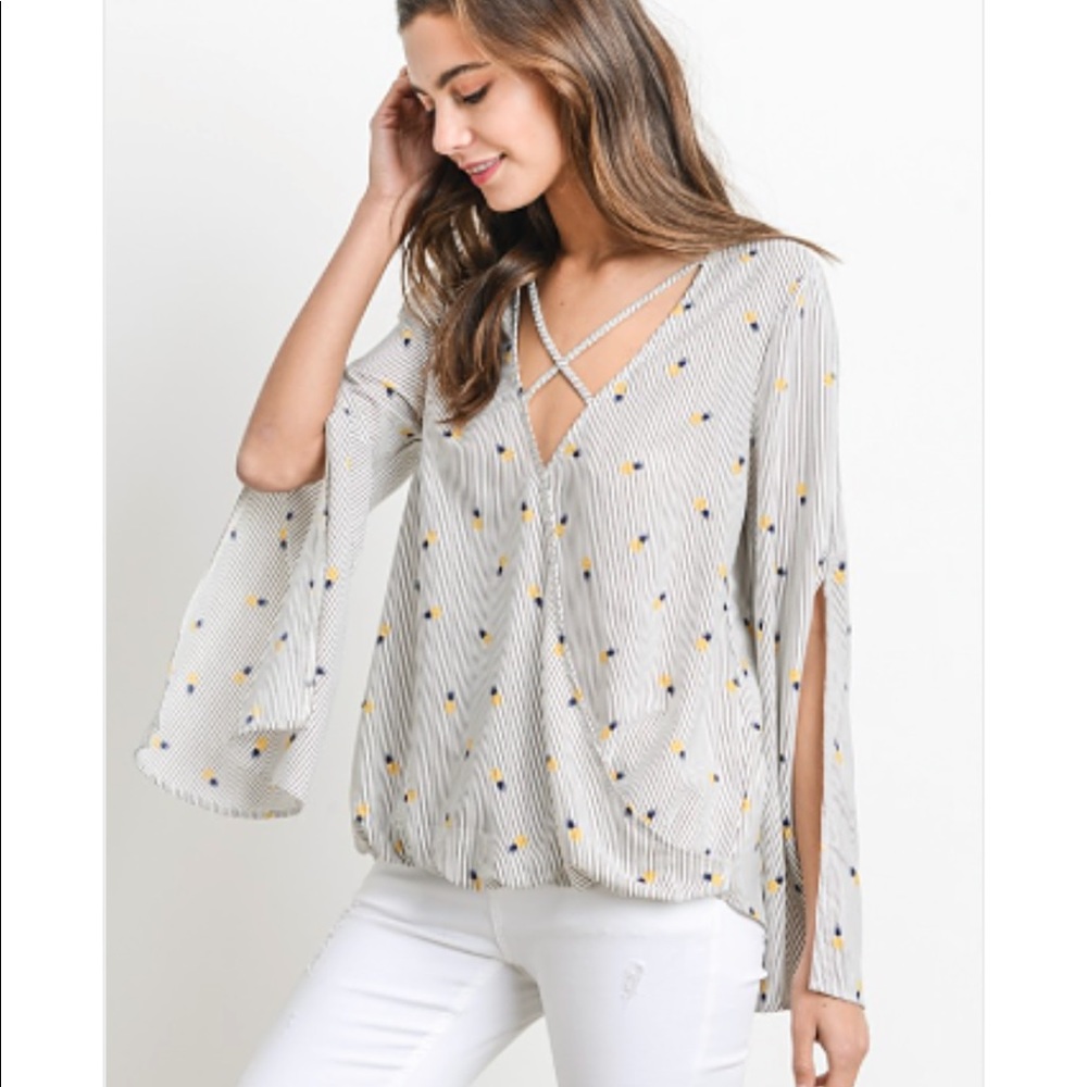 NWT Le Lis Pineapple Printed Blouse